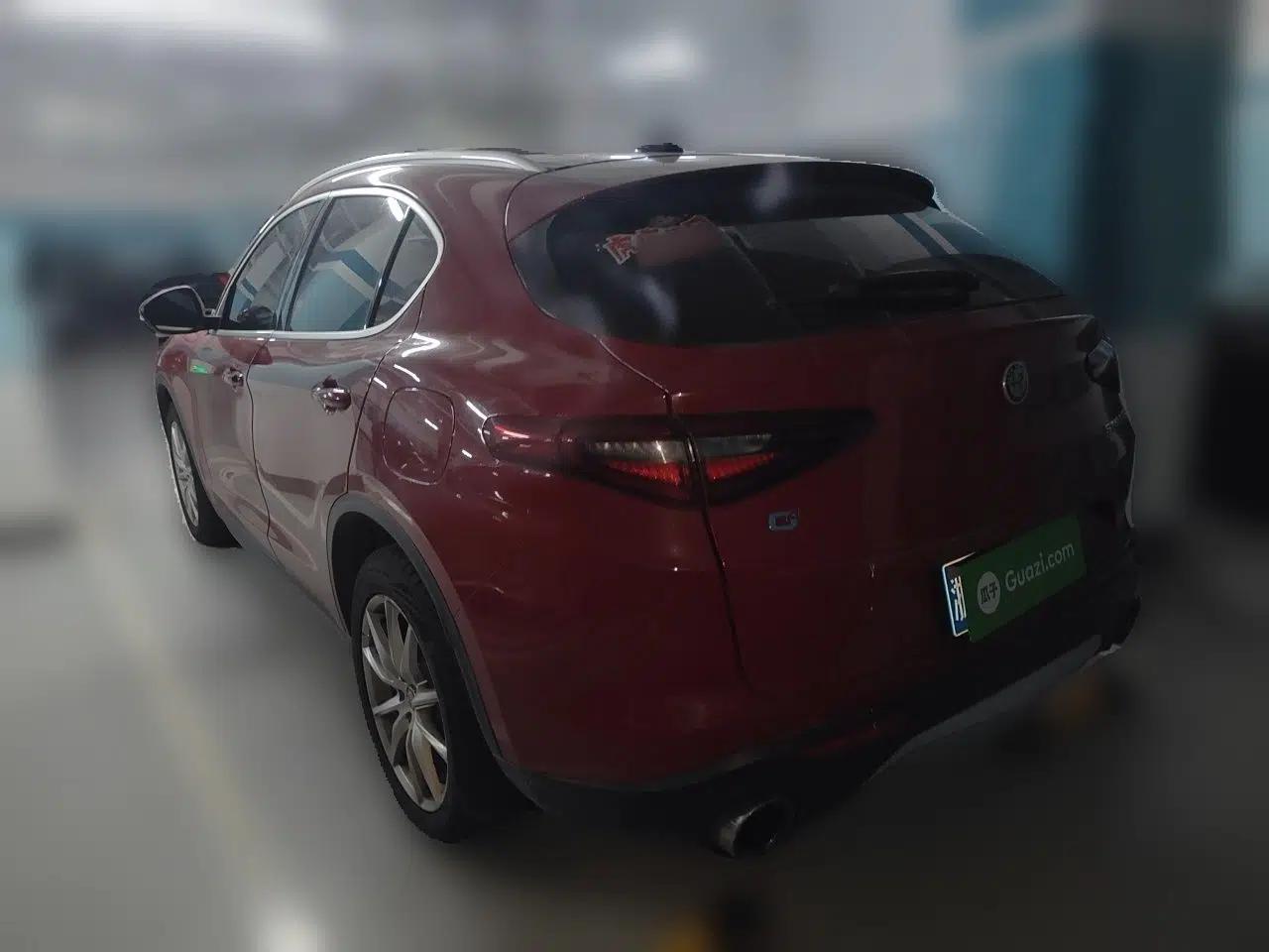 Alfa Romeo Stelvio 2017 2.0T 200HP Luxury Edition — миниатюра 4
