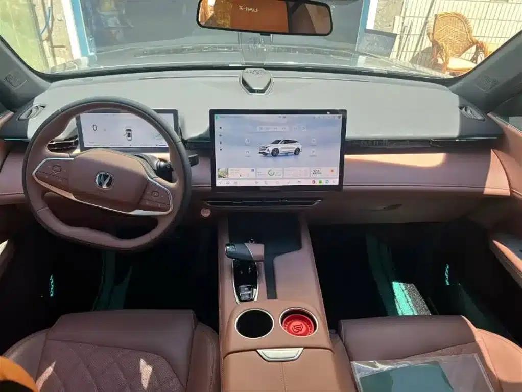 Changan UNI-Z New Energy 2024 Blue Whale Smart Electric iDD 125km Excellent Edition — миниатюра 6