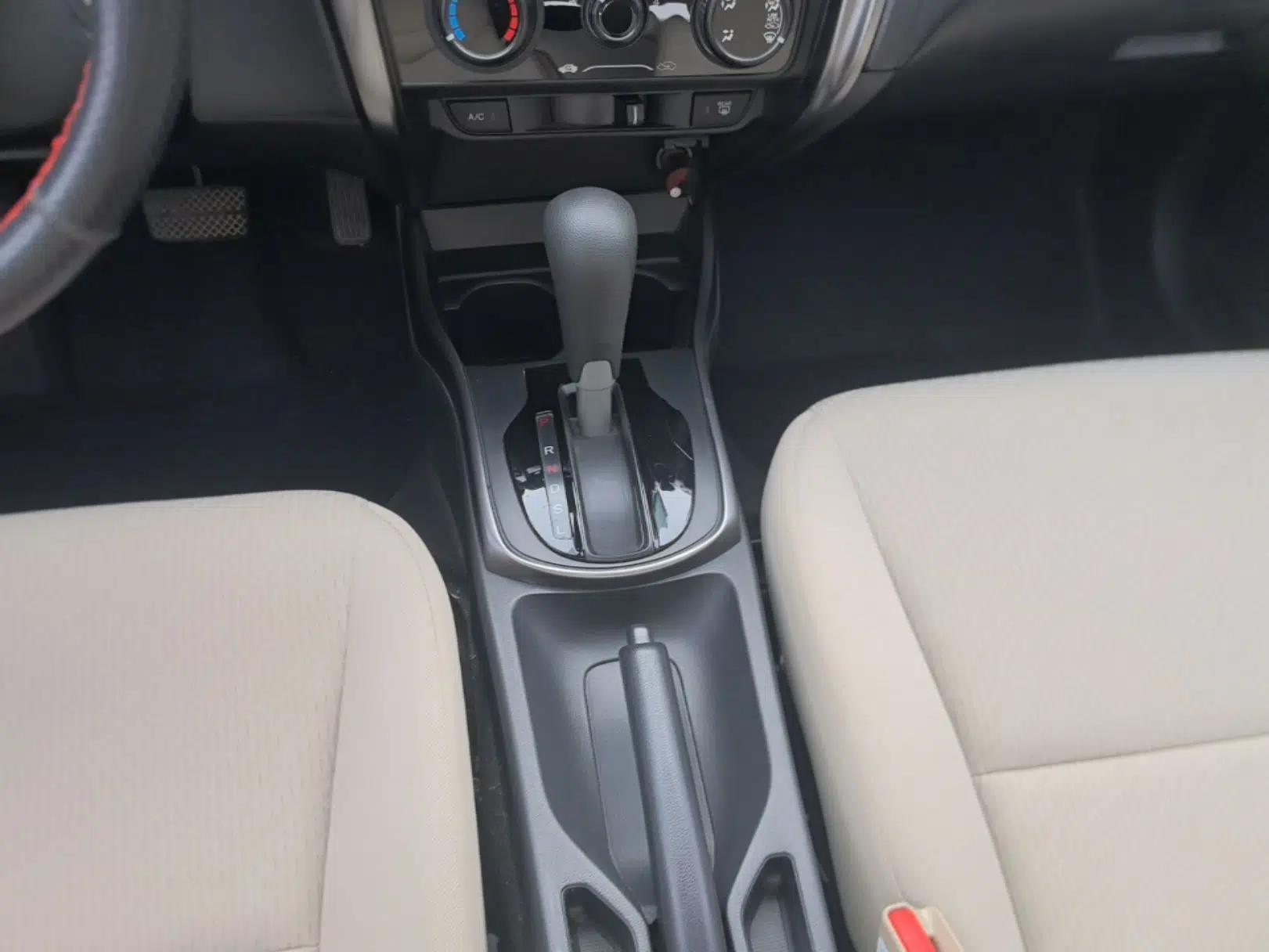 Honda Greiz 2016 1.5L CVT Classic Edition — миниатюра 16