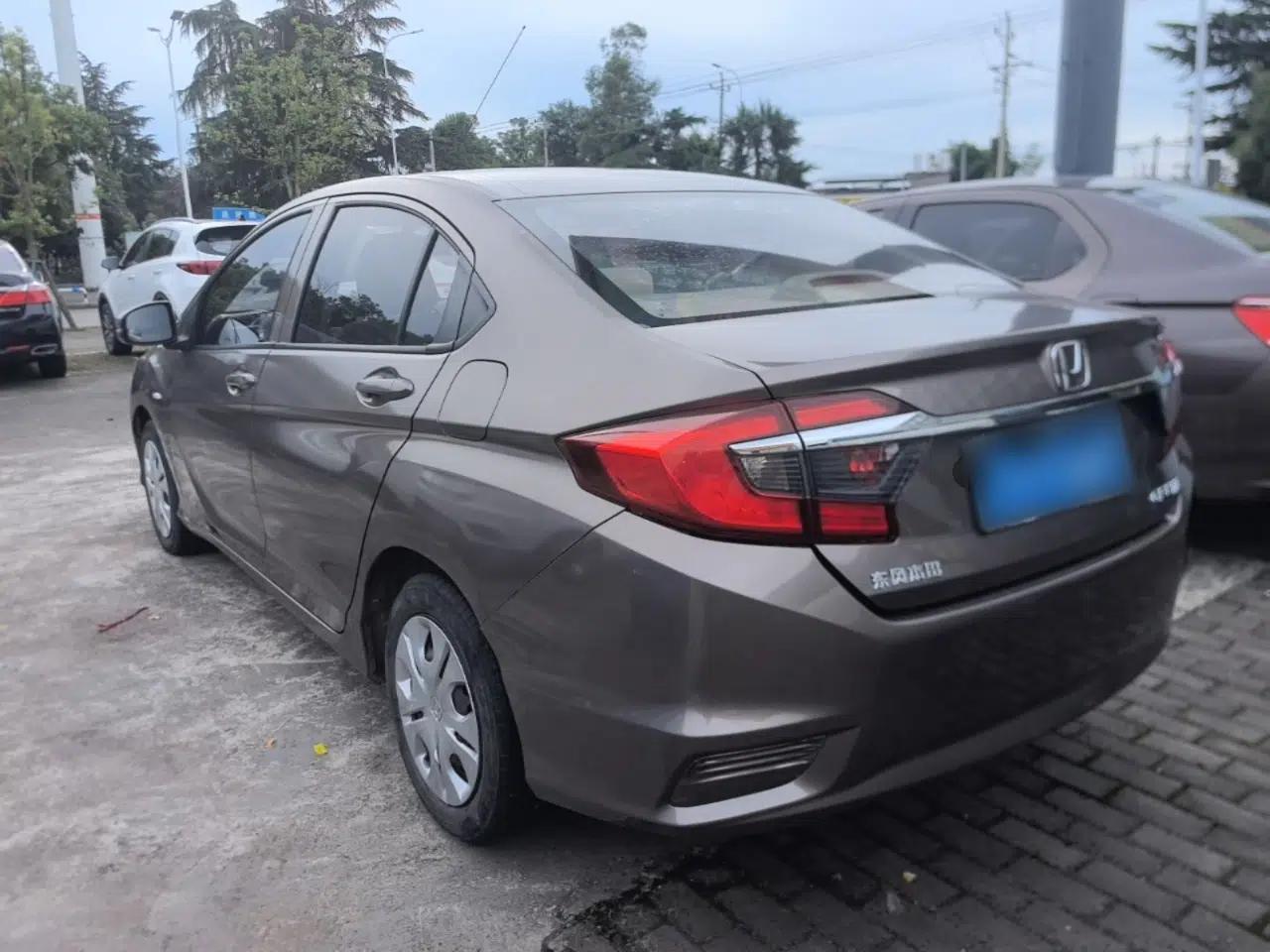 Honda Greiz 2016 1.5L CVT Classic Edition — миниатюра 4