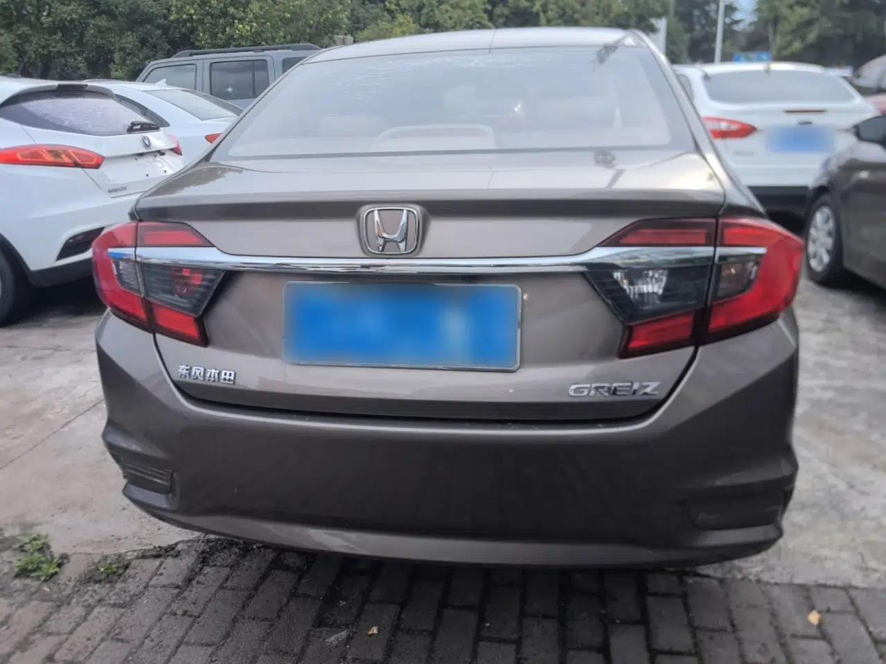 Honda Greiz 2016 1.5L CVT Classic Edition — миниатюра 5