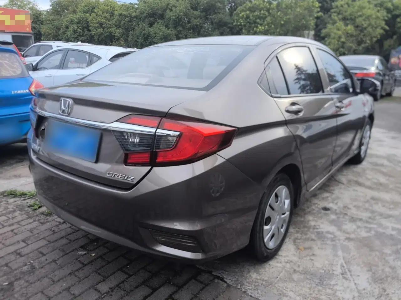 Honda Greiz 2016 1.5L CVT Classic Edition — миниатюра 6