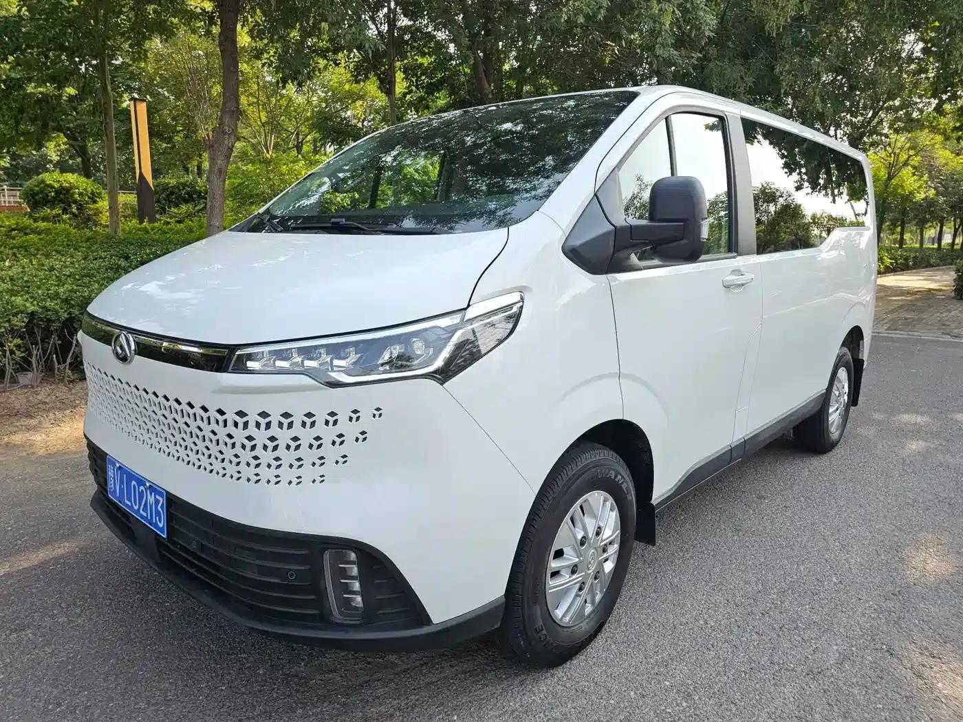 Xintu V70 2023 2.0T Elite Edition Manual Short Wheelbase Low Roof 5/6 Seats (125Ps) — миниатюра 1