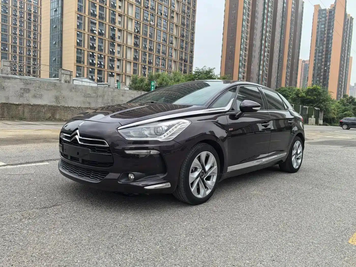 DS 5 2014 1.6T Premium Edition THP200 — миниатюра 1