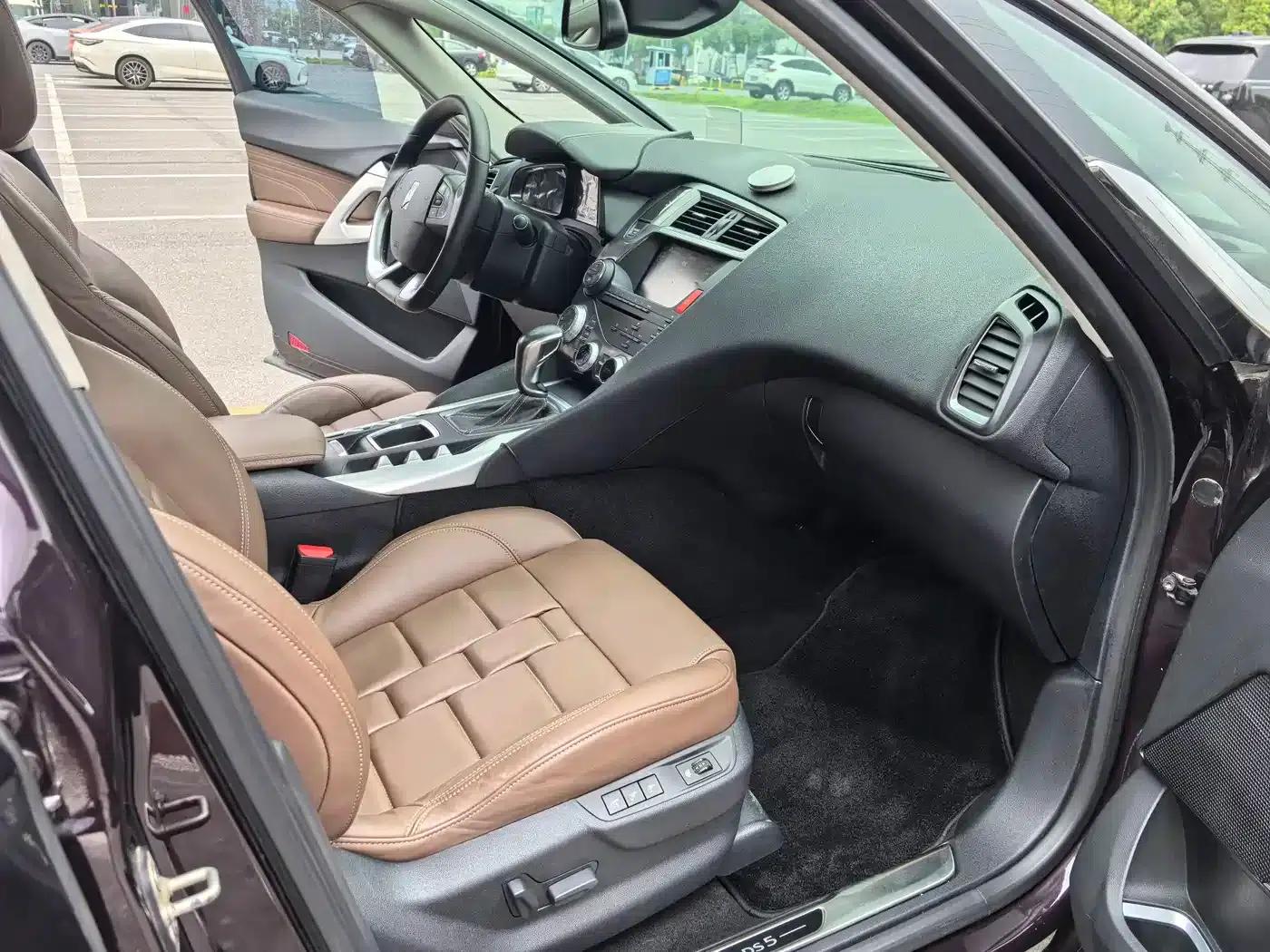 DS 5 2014 1.6T Premium Edition THP200 — миниатюра 12