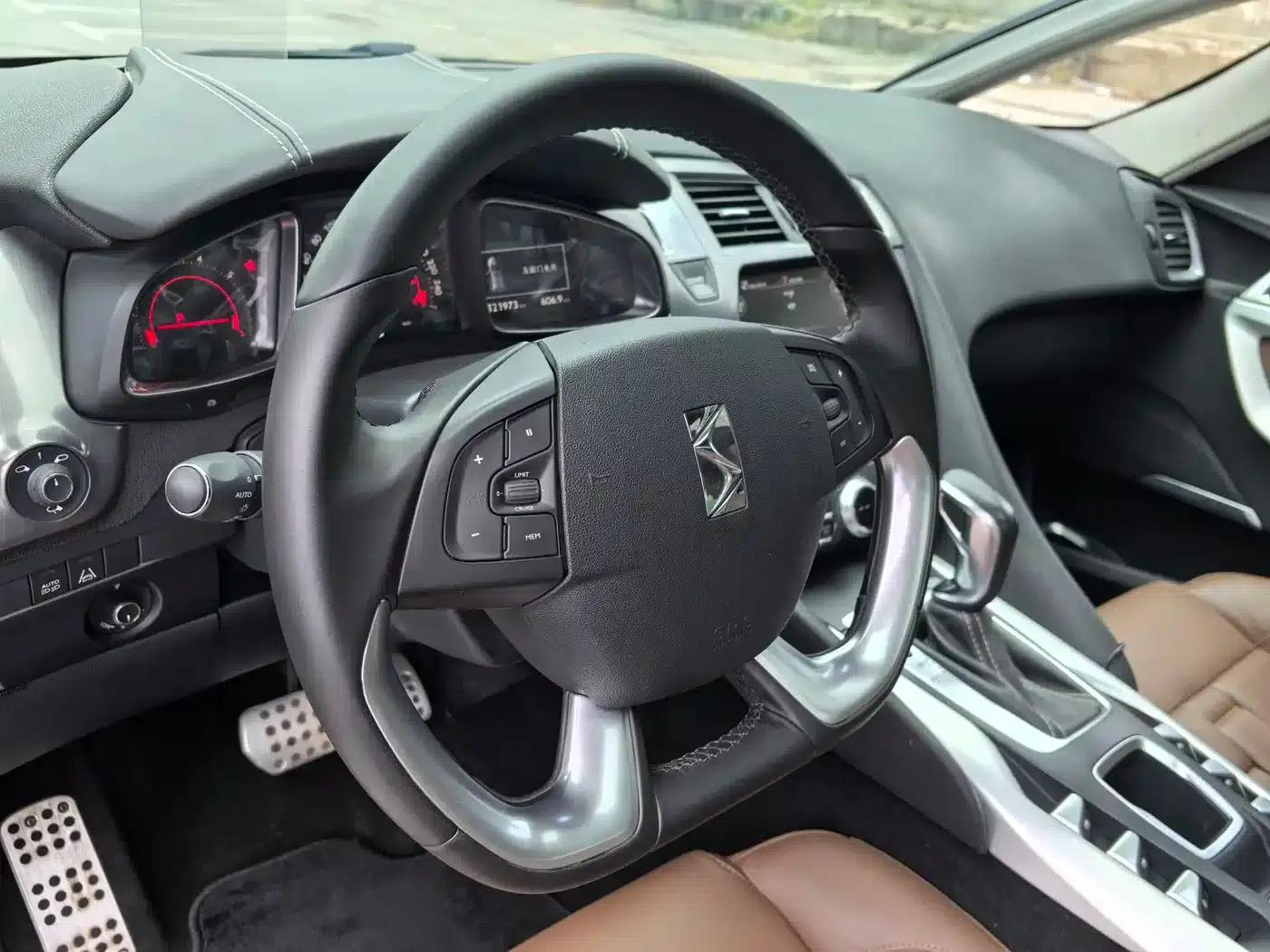 DS 5 2014 1.6T Premium Edition THP200 — миниатюра 27