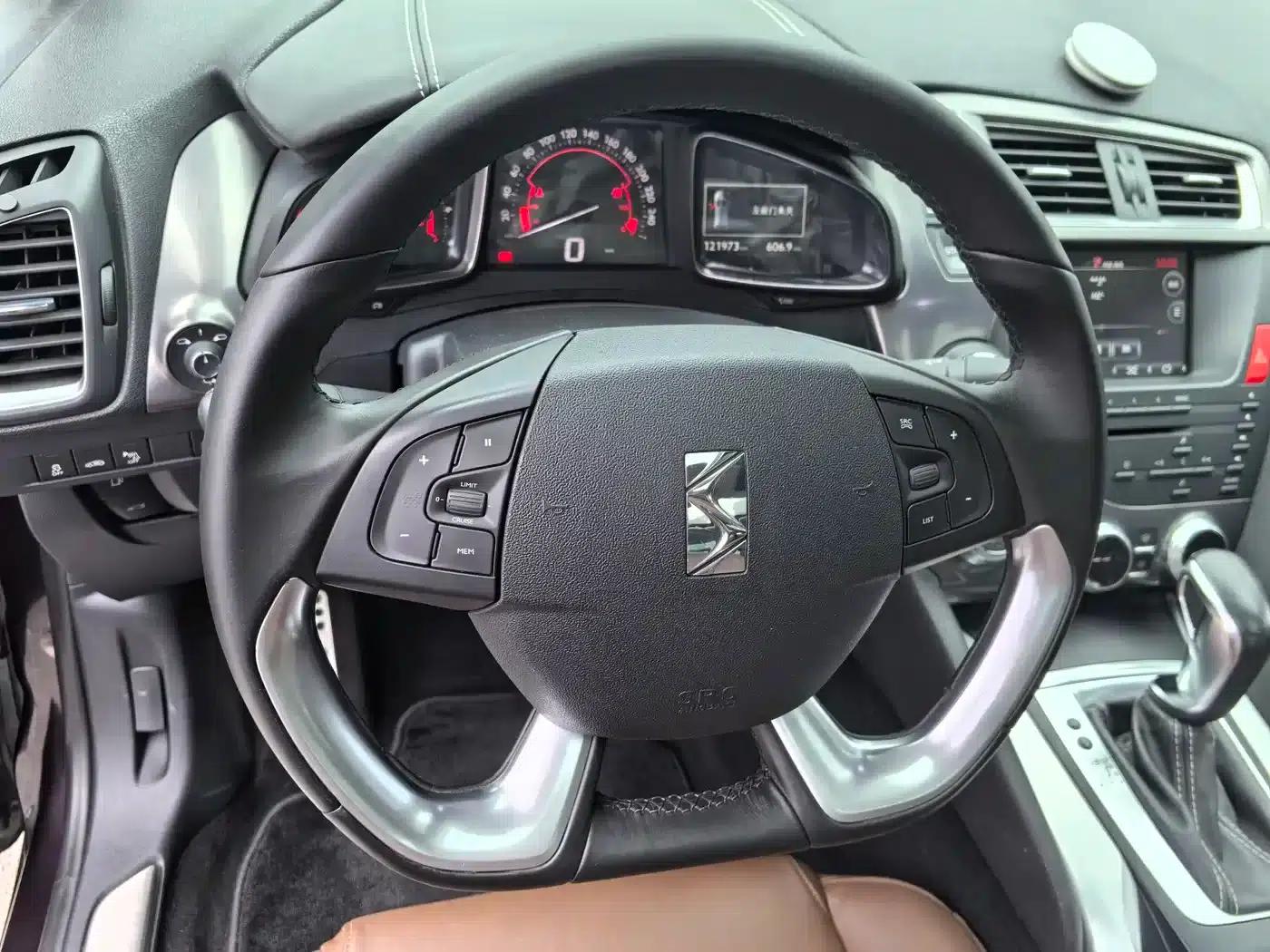 DS 5 2014 1.6T Premium Edition THP200 — миниатюра 29