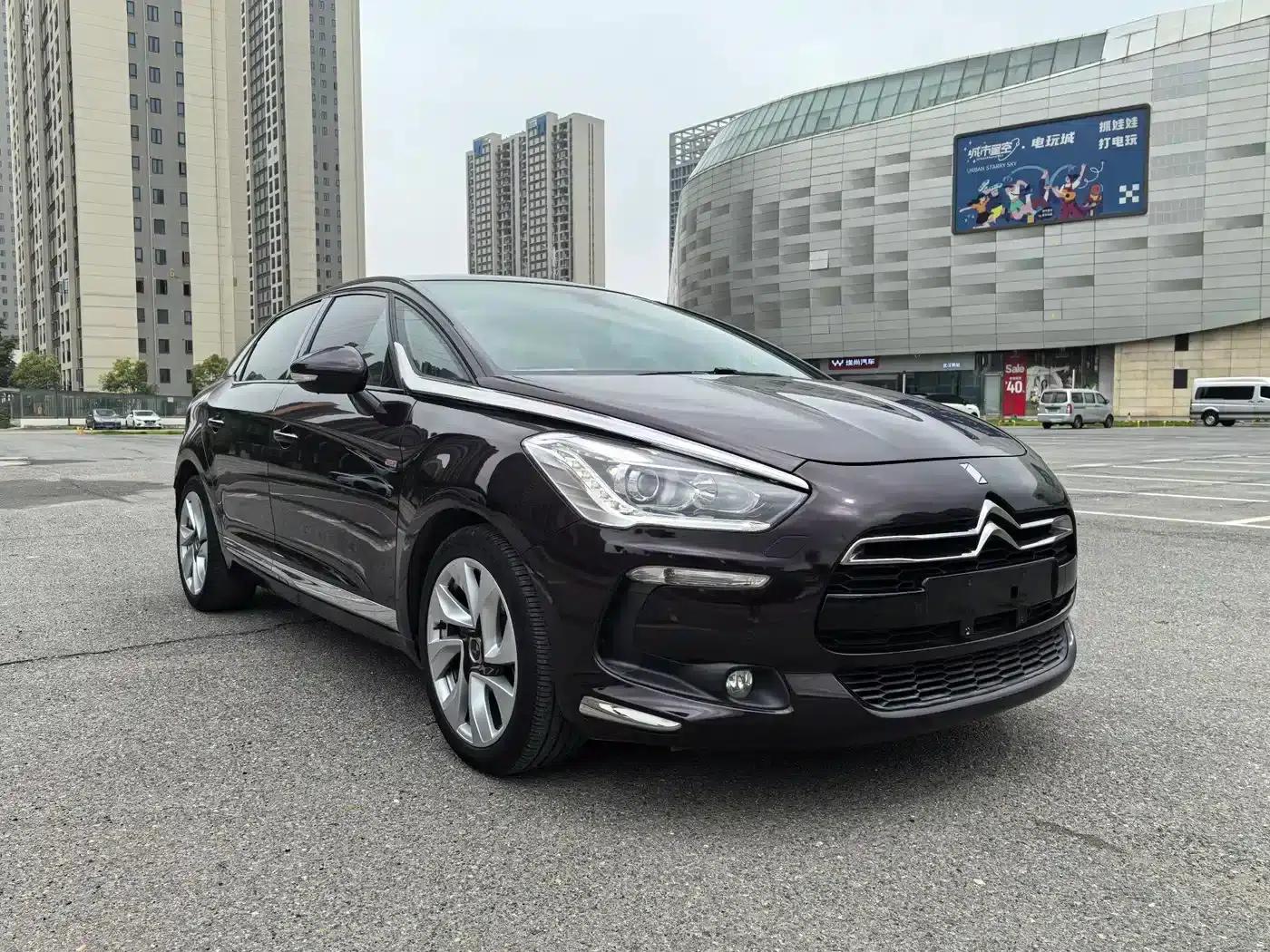 DS 5 2014 1.6T Premium Edition THP200 — миниатюра 8
