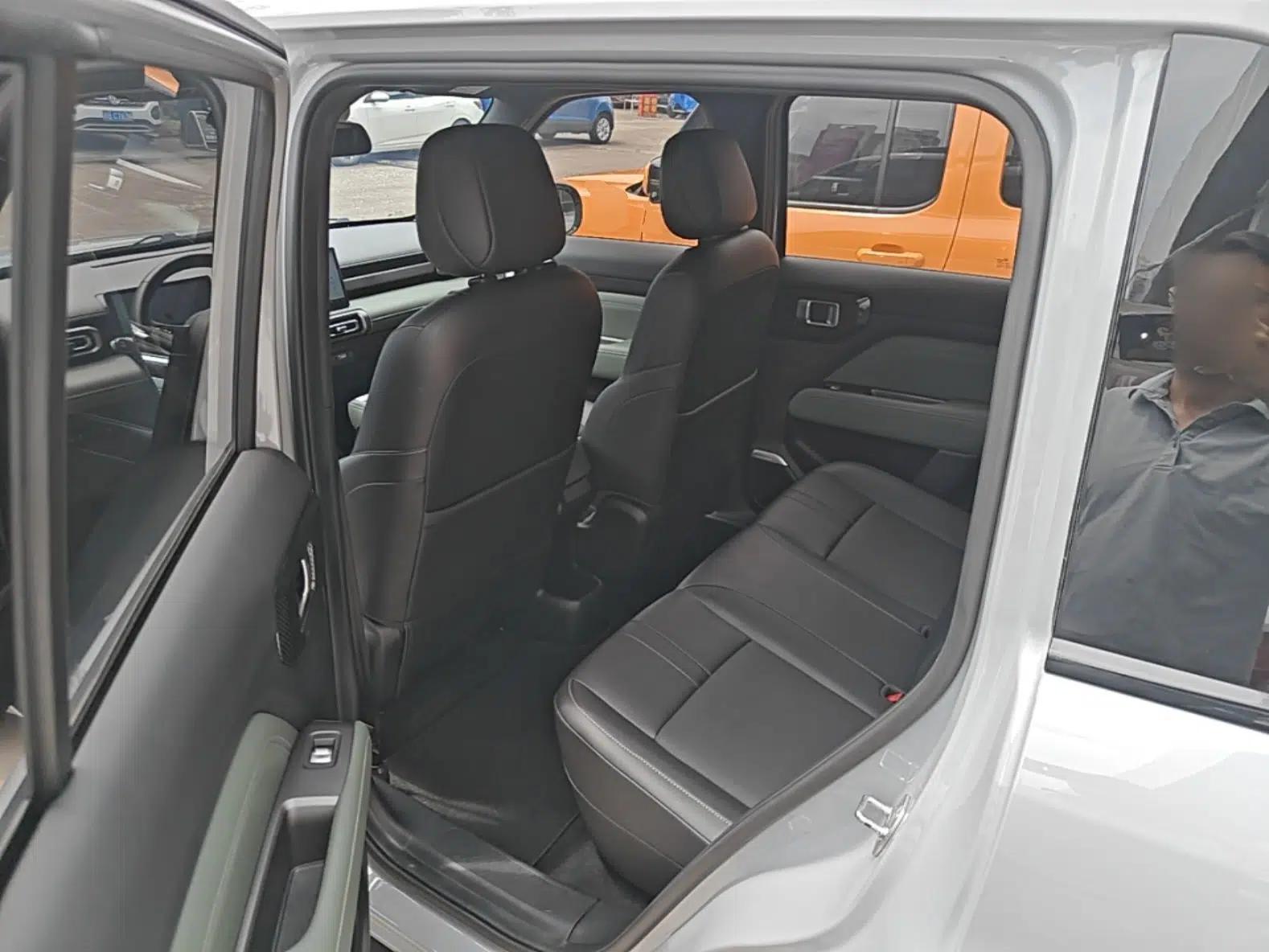 Baojun Spark EUV 2024 Prestige Edition 4 Seats — миниатюра 20
