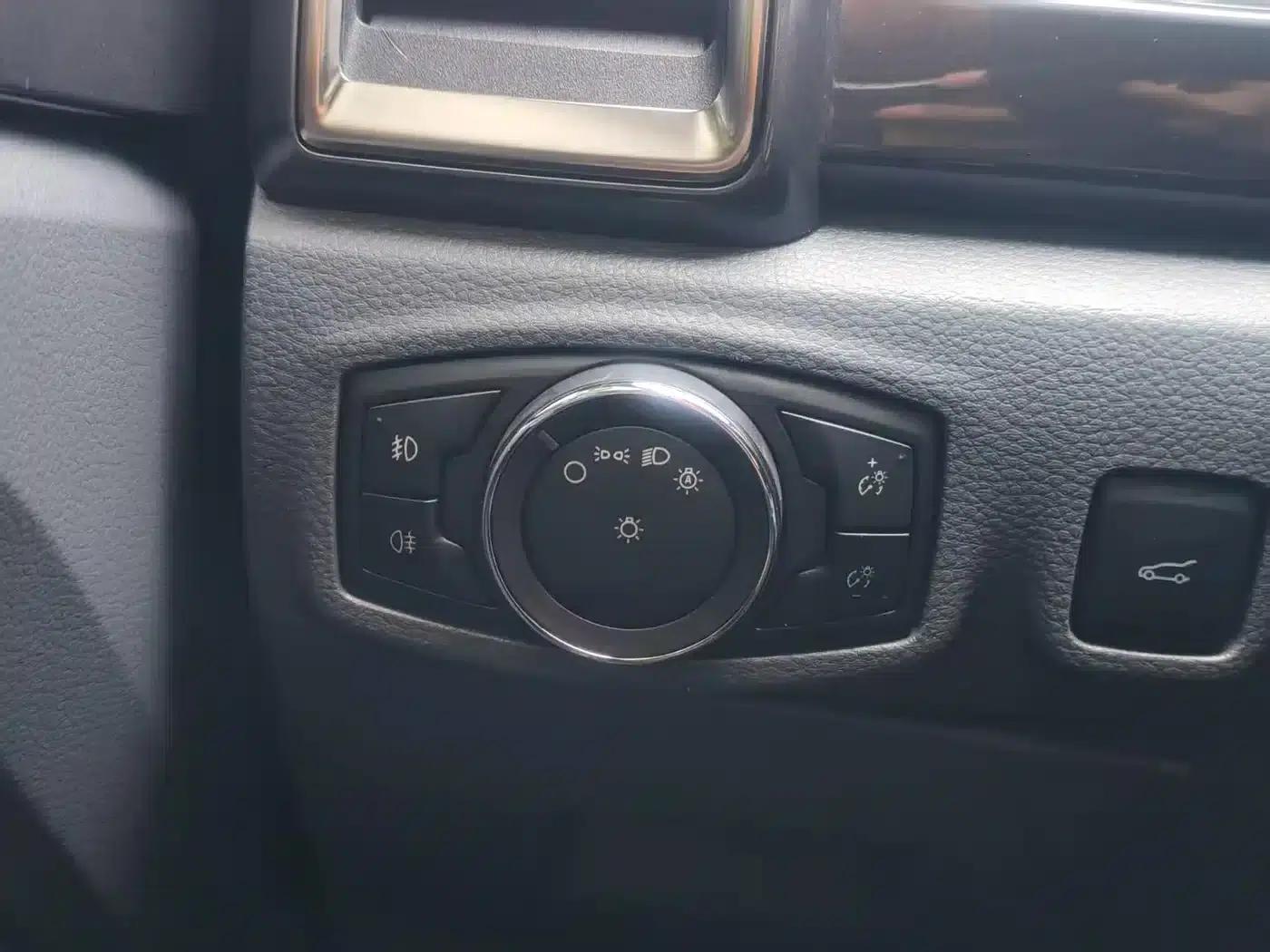 2017 Ford Everest 2.0T Gasoline Automatic 4WD Flagship Edition 7-Seater — миниатюра 12