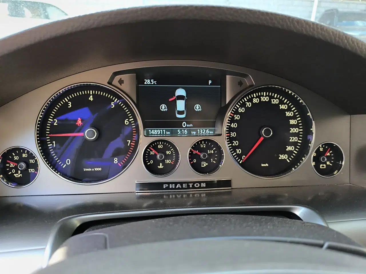 Volkswagen Phaeton 2011 3.6L V6 4-Seater Extended-Length Individual Edition — миниатюра 11
