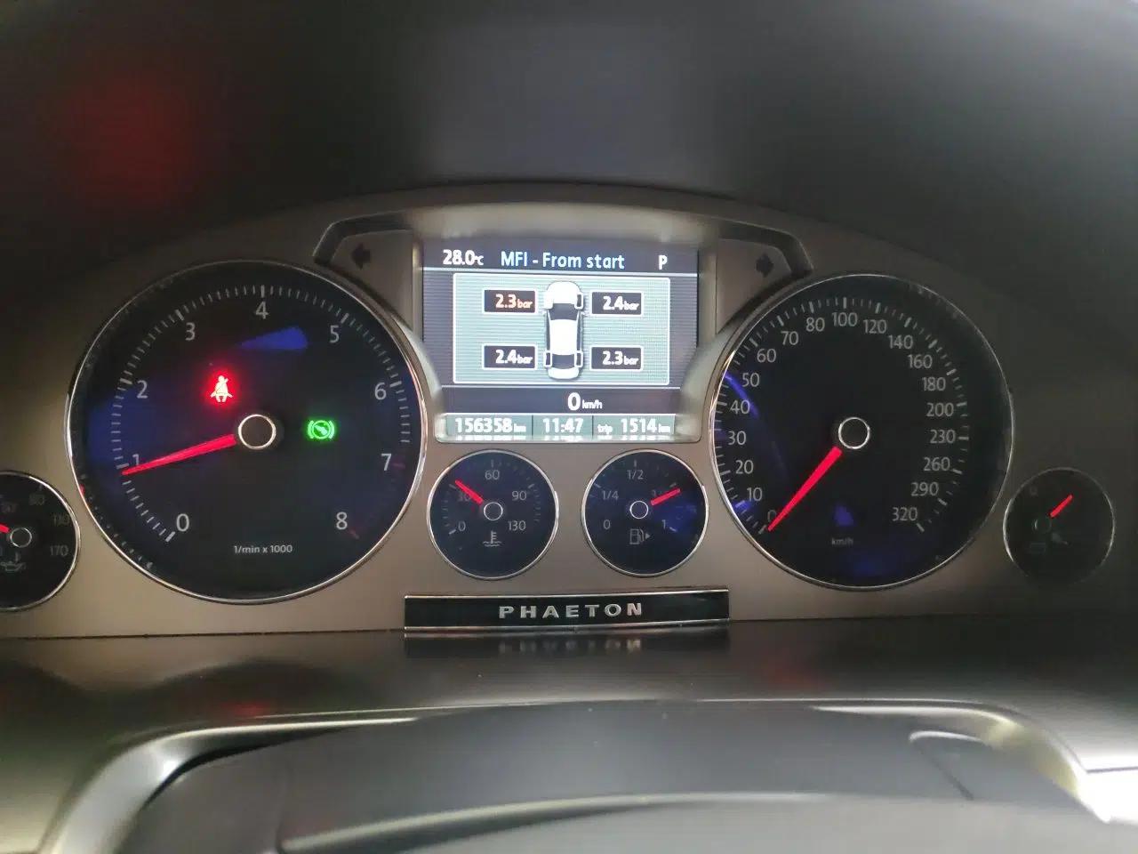 Volkswagen Phaeton 2011 4.2L V8 4-seat Extended-Range Individual Edition — миниатюра 11