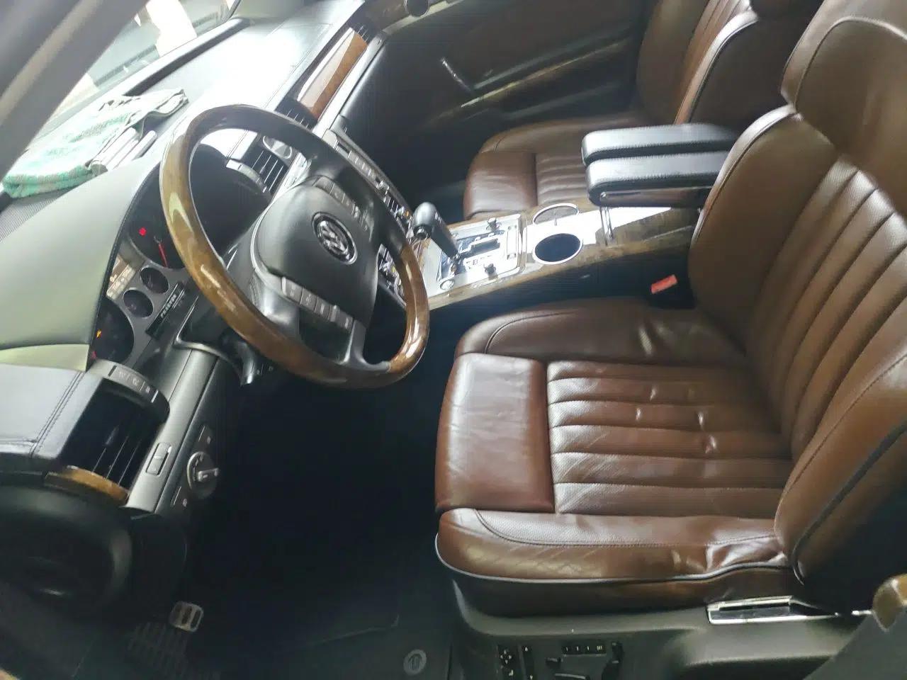 Volkswagen Phaeton 2011 4.2L V8 4-seat Extended-Range Individual Edition — миниатюра 15