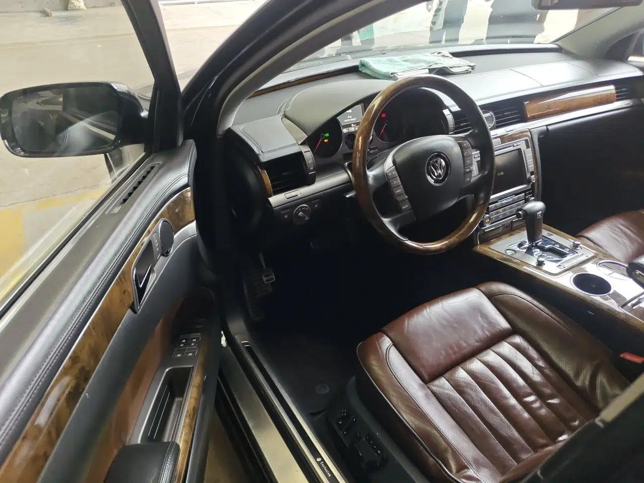Volkswagen Phaeton 2011 4.2L V8 4-seat Extended-Range Individual Edition — миниатюра 16