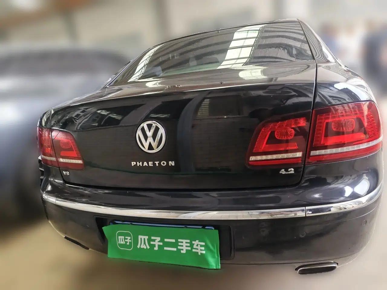 Volkswagen Phaeton 2011 4.2L V8 4-seat Extended-Range Individual Edition — миниатюра 5
