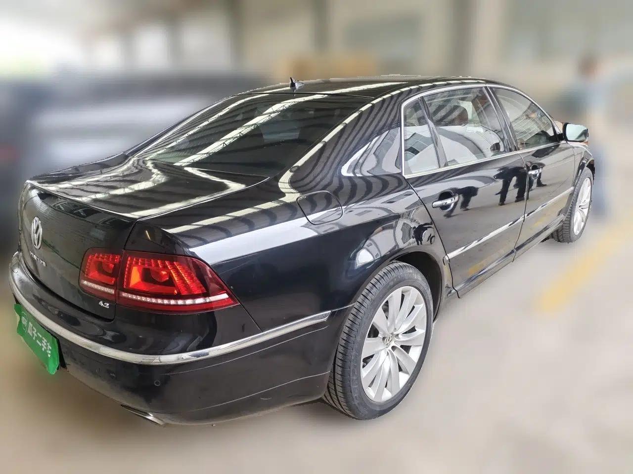 Volkswagen Phaeton 2011 4.2L V8 4-seat Extended-Range Individual Edition — миниатюра 6