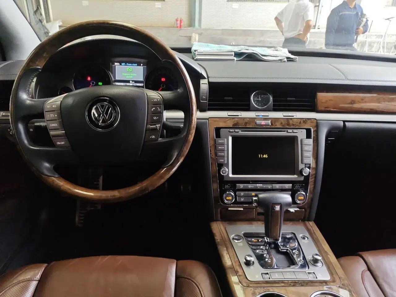 Volkswagen Phaeton 2011 4.2L V8 4-seat Extended-Range Individual Edition — миниатюра 9