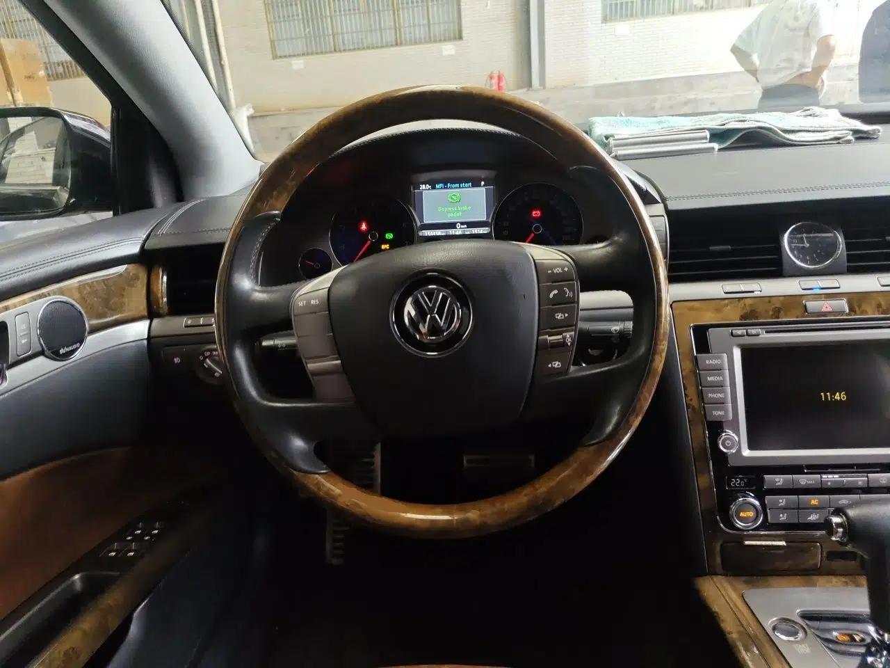 Volkswagen Phaeton 2011 4.2L V8 4-seat Extended-Range Individual Edition — миниатюра 10