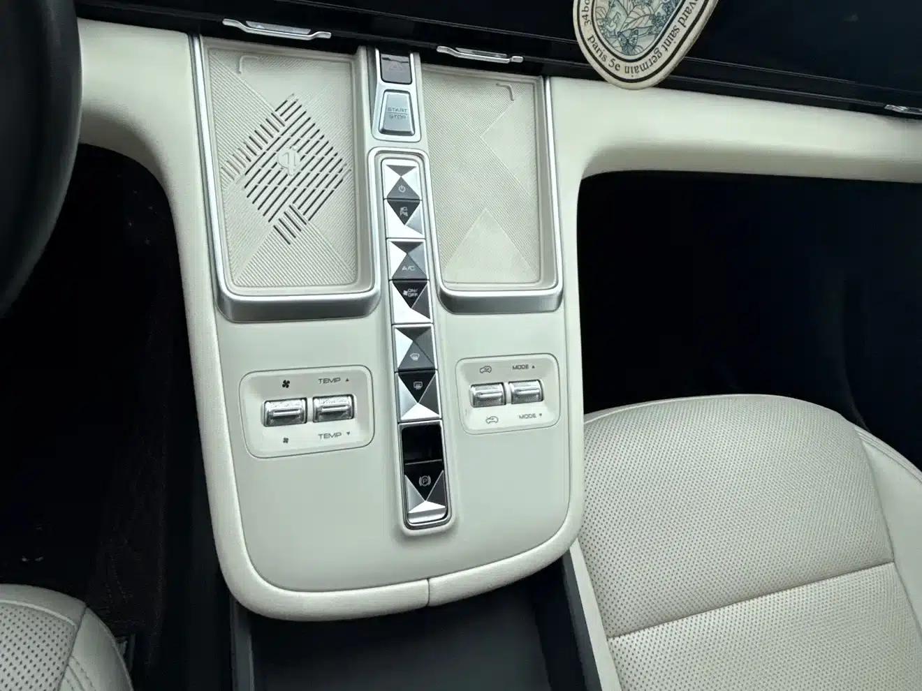 Haval Xiaolong MAX 2023 1.5L Hi4 105 4WD Intelligent Flagship Edition — миниатюра 9
