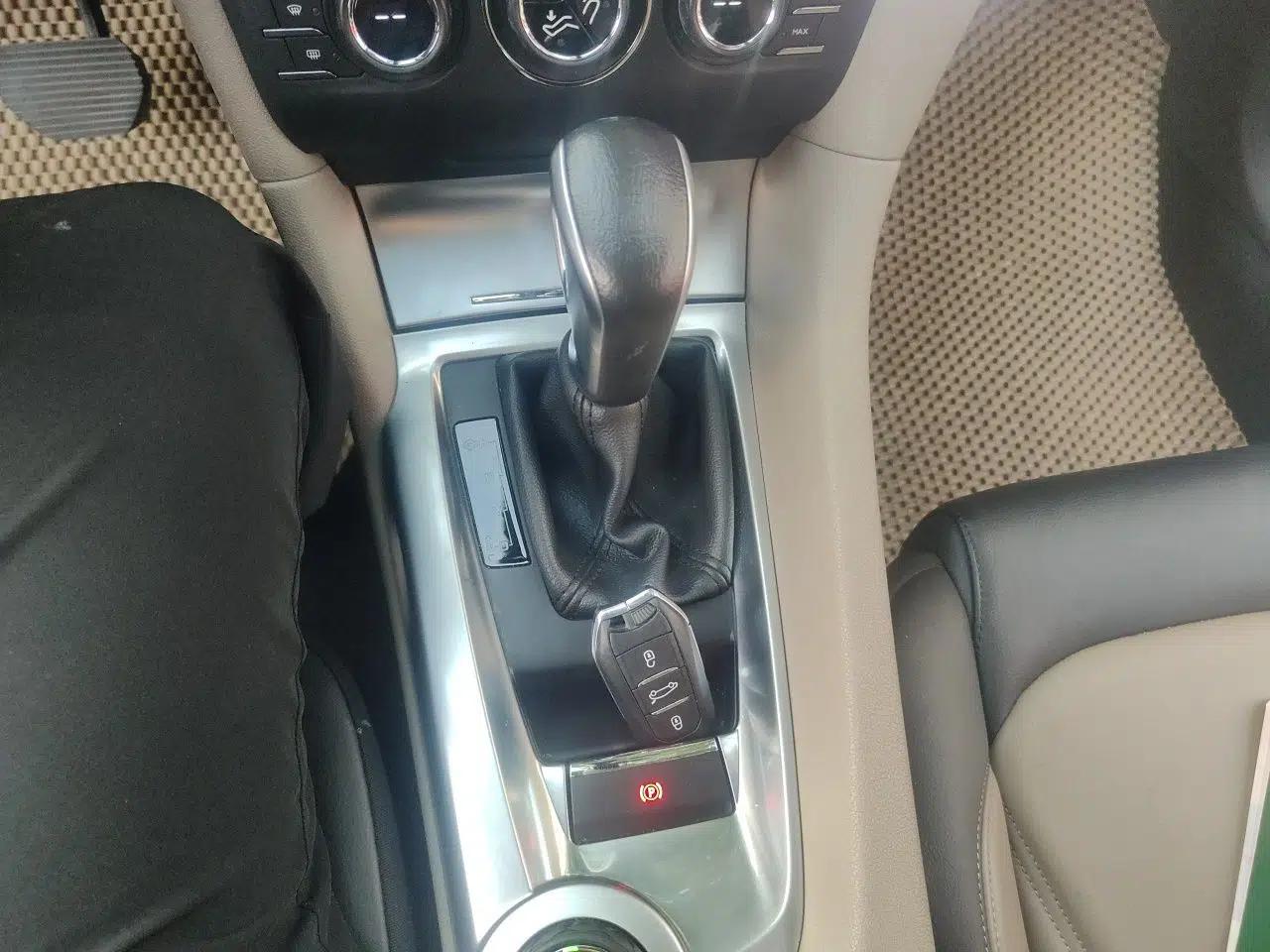 DS 6 2014 1.6T Luxury Edition THP160 — миниатюра 14