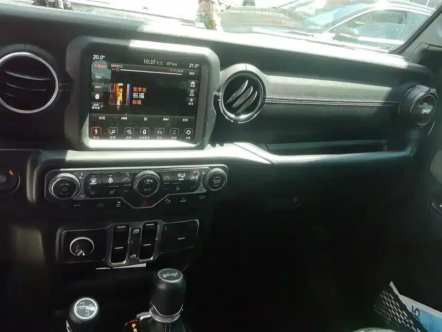 Jeep Wrangler New Energy 2021 Model 4-Door 2.0T 4xe Sahara — миниатюра 13