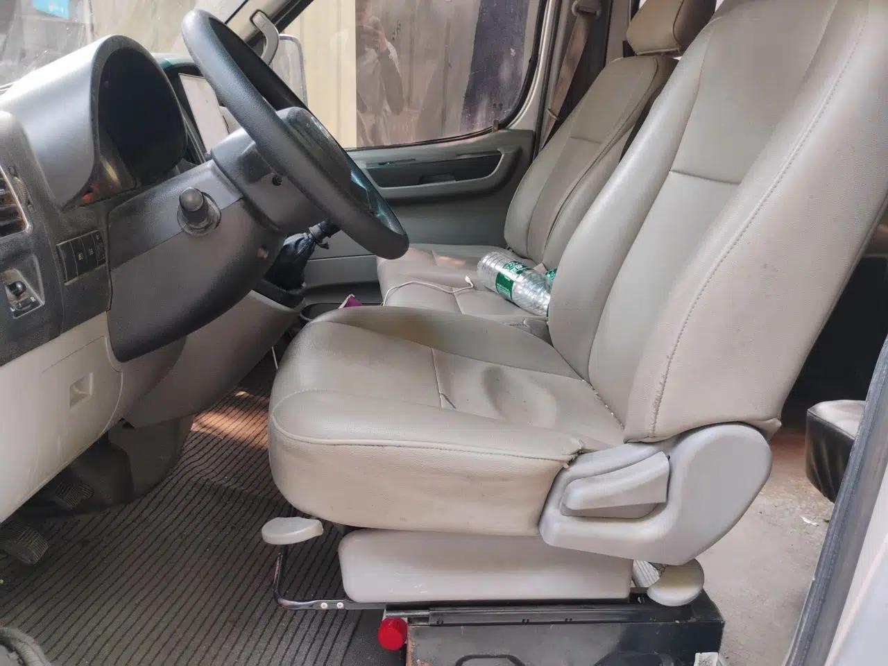 Dongfeng Yufeng 2020 2.5T V9 Logistics Vehicle Long Wheelbase High Roof 6-9 Seater China V Emission Standard ZD25 — миниатюра 15