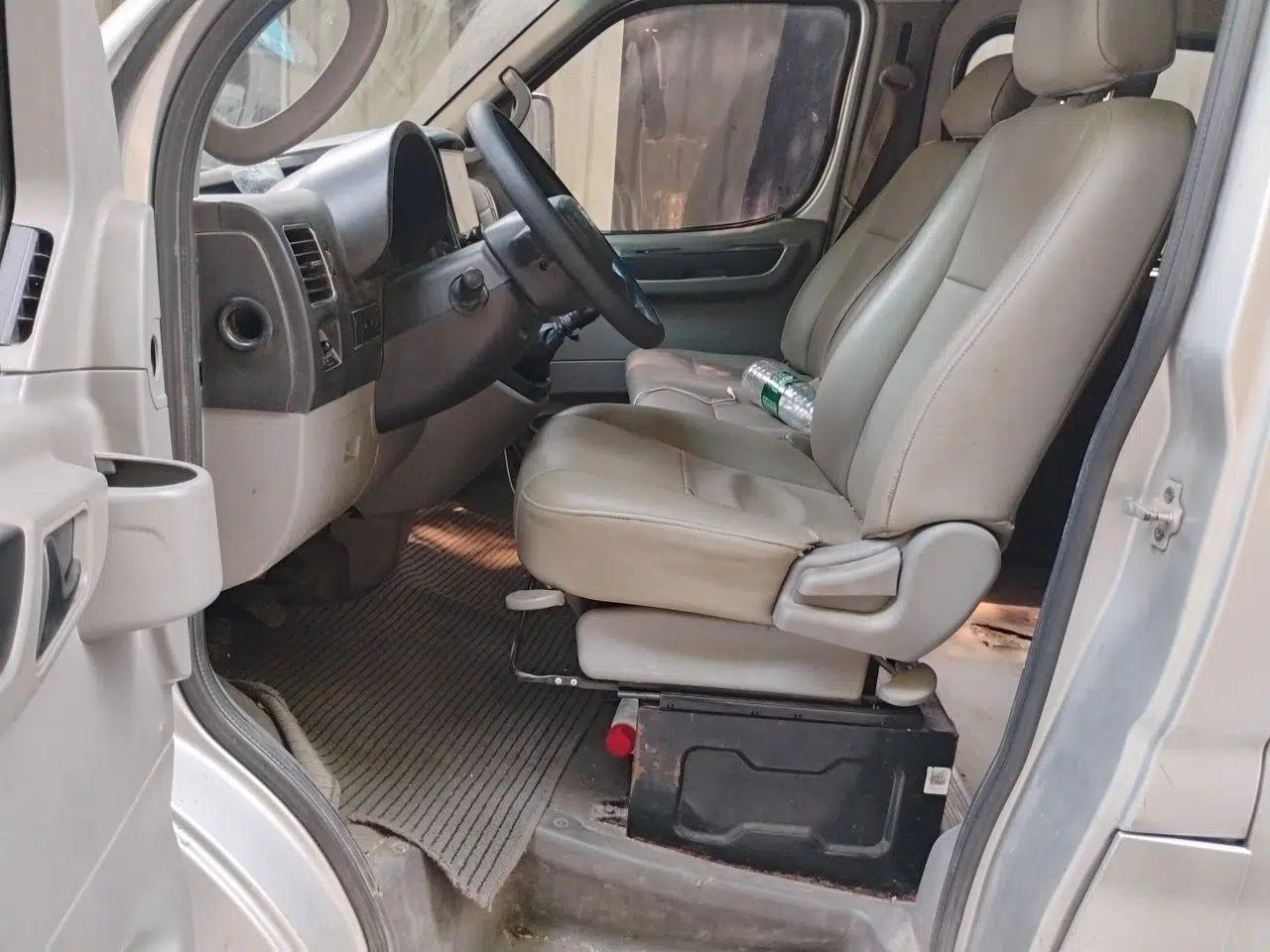 Dongfeng Yufeng 2020 2.5T V9 Logistics Vehicle Long Wheelbase High Roof 6-9 Seater China V Emission Standard ZD25 — миниатюра 16