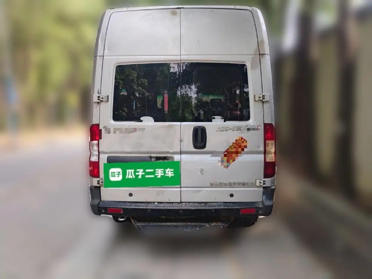 Dongfeng Yufeng 2020 2.5T V9 Logistics Vehicle Long Wheelbase High Roof 6-9 Seater China V Emission Standard ZD25 — миниатюра 5