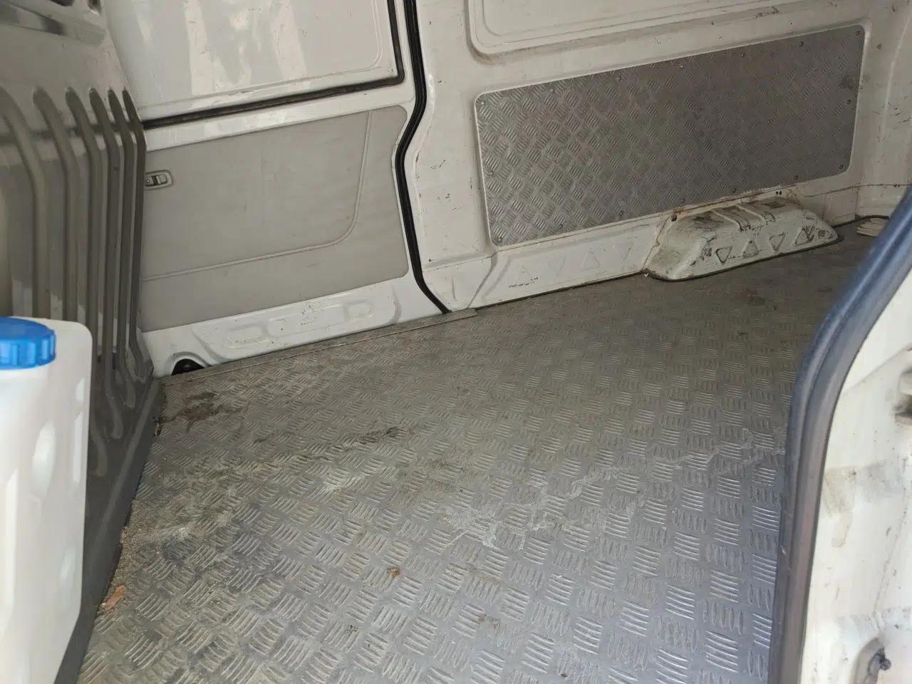 Dongfeng Yufeng 2018 Dongfeng Yufeng EM19 All-Electric Two-Seat Automatic Cargo Van — миниатюра 17
