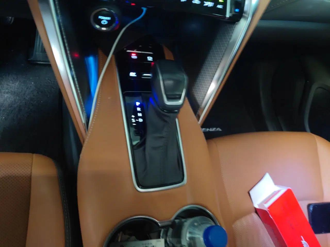 Toyota Venza 2024 2.5L Smart e-Power Dual-Motor Two-Wheel Drive Luxury Edition — миниатюра 14