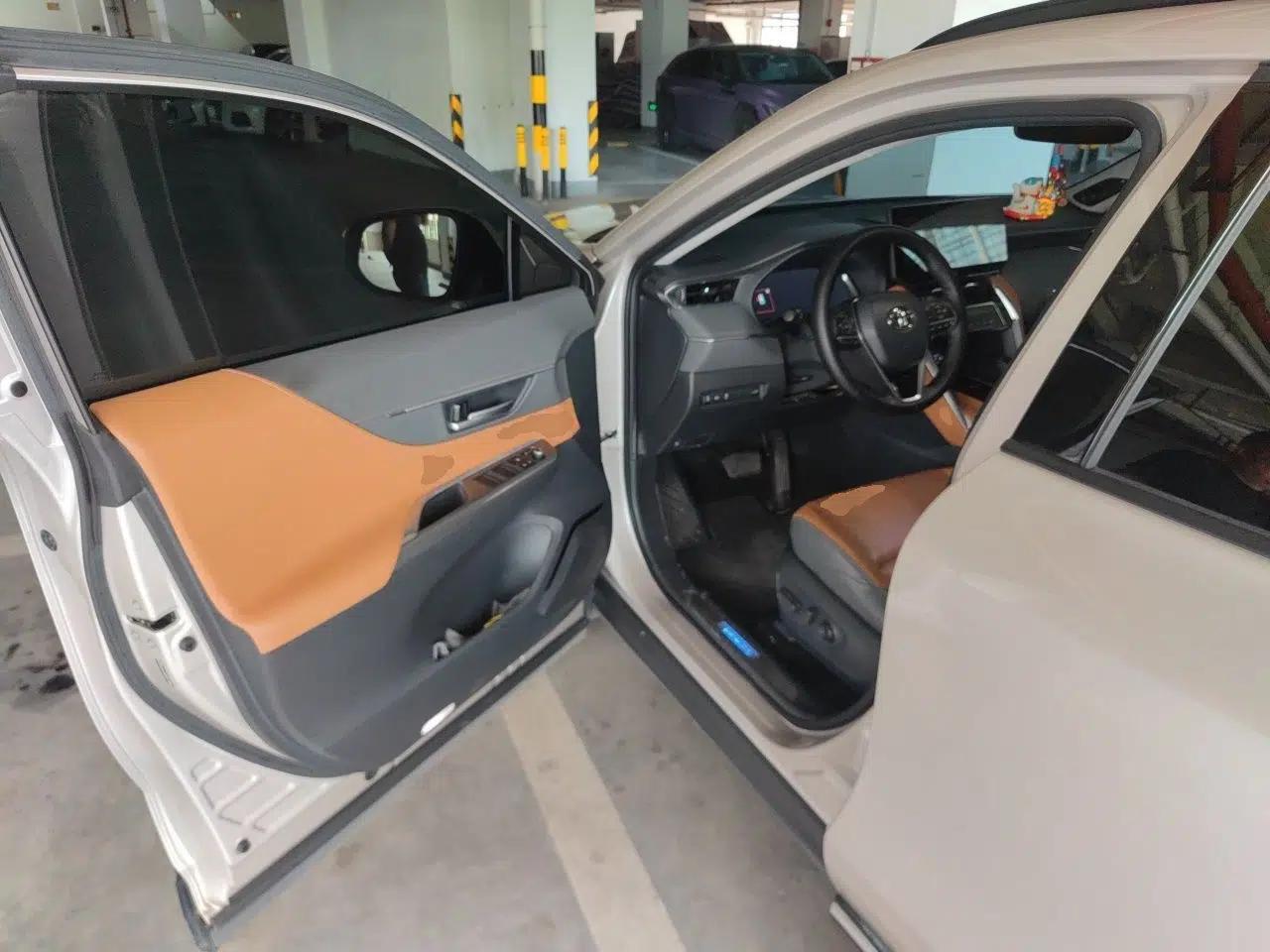 Toyota Venza 2024 2.5L Smart e-Power Dual-Motor Two-Wheel Drive Luxury Edition — миниатюра 16