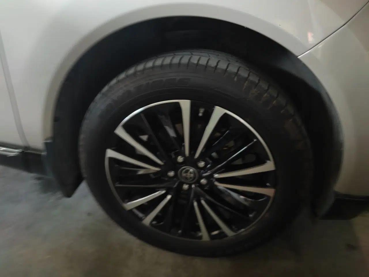 Toyota Venza 2024 2.5L Smart e-Power Dual-Motor Two-Wheel Drive Luxury Edition — миниатюра 8
