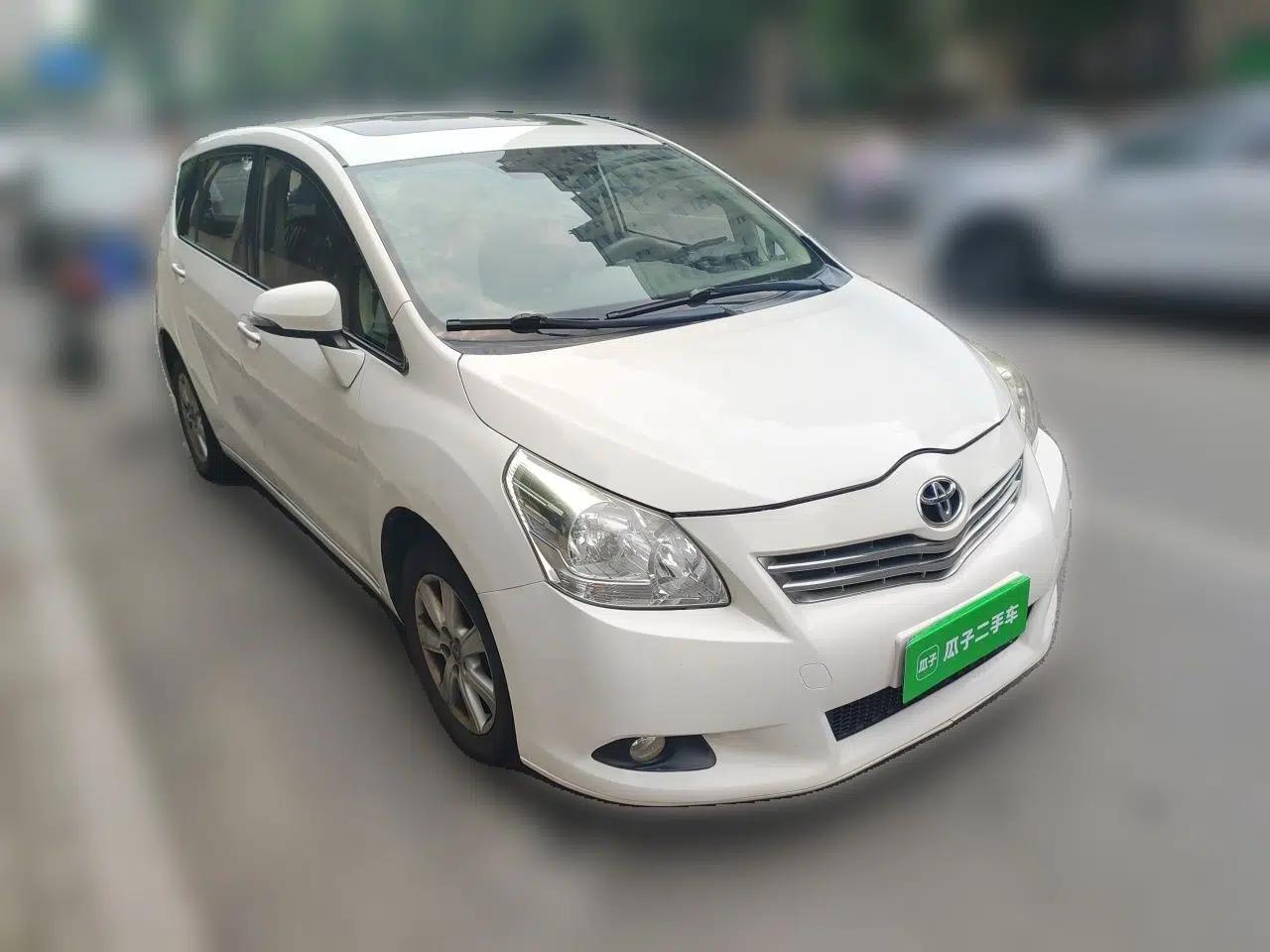 Toyota Verso 2014 Starlight 180G CVT Comfort Edition — миниатюра 3