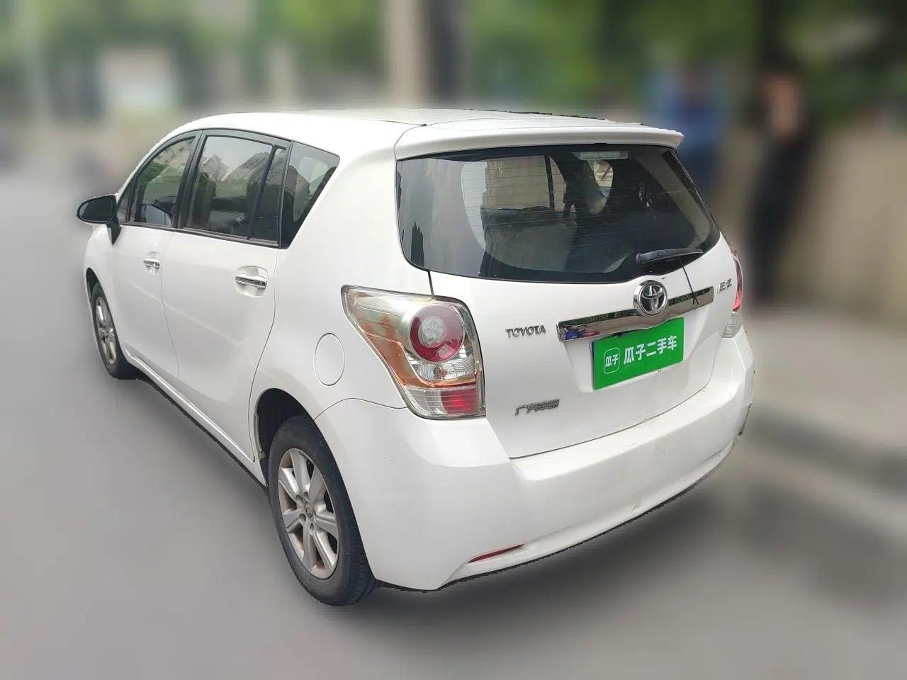 Toyota Verso 2014 Starlight 180G CVT Comfort Edition — миниатюра 4