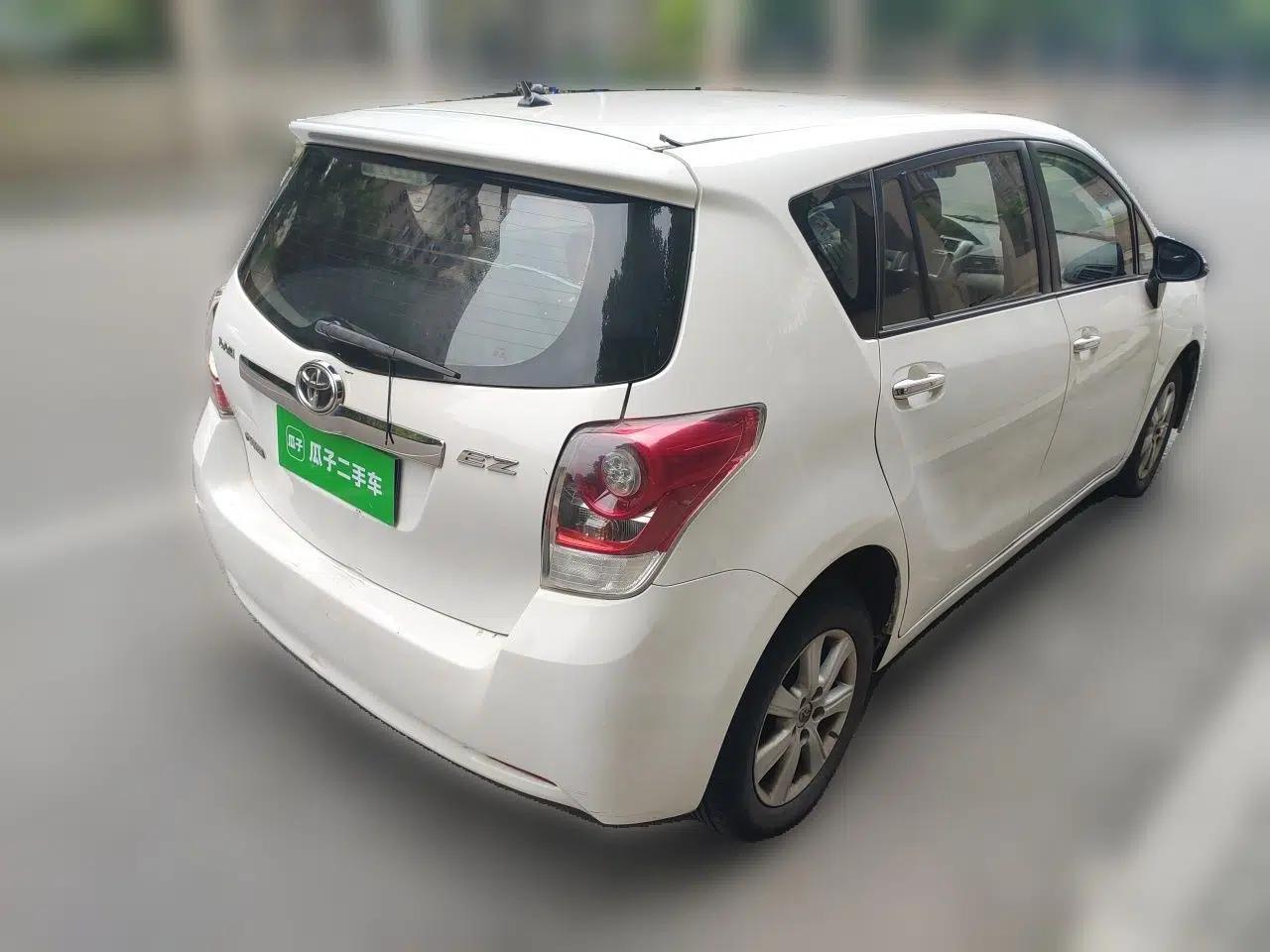 Toyota Verso 2014 Starlight 180G CVT Comfort Edition — миниатюра 6