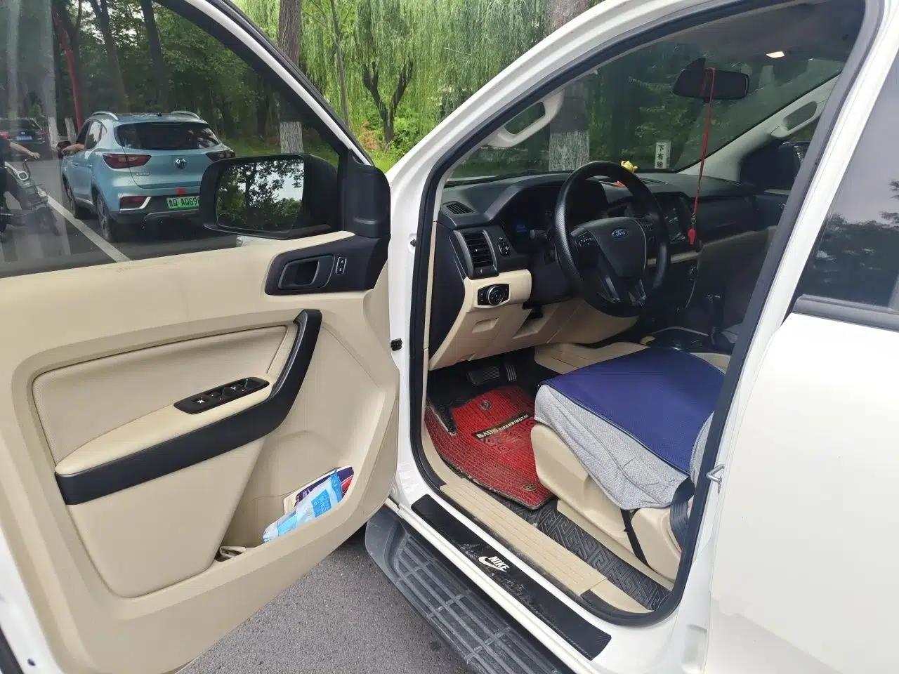 Ford Everest 2017 2.0T Gasoline Automatic 4x4 Elite Edition 5 Seats — миниатюра 16