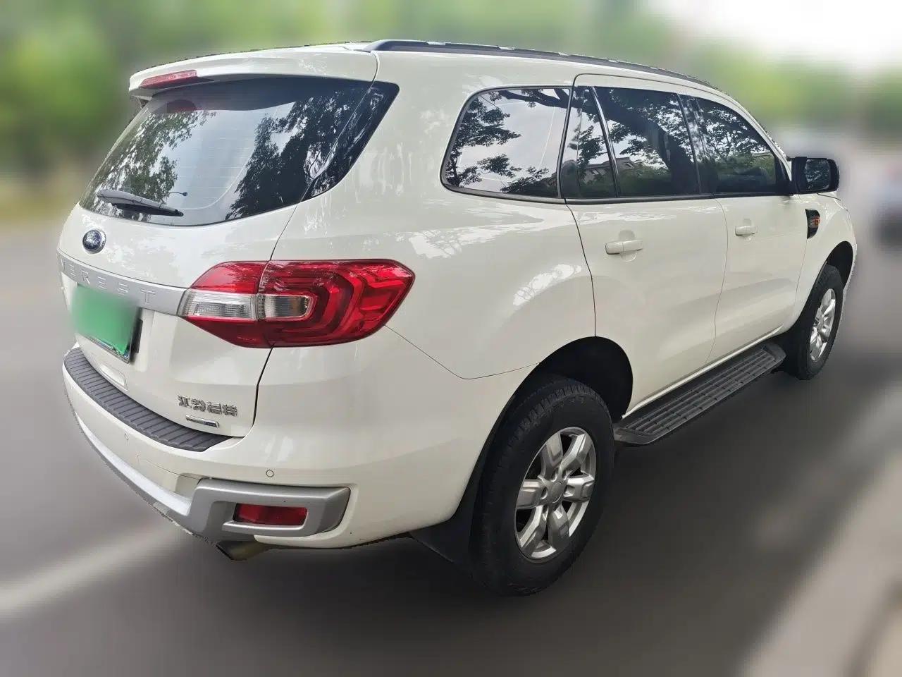 Ford Everest 2017 2.0T Gasoline Automatic 4x4 Elite Edition 5 Seats — миниатюра 6