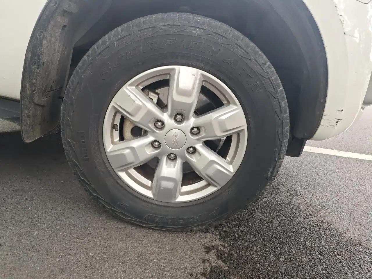Ford Everest 2017 2.0T Gasoline Automatic 4x4 Elite Edition 5 Seats — миниатюра 8