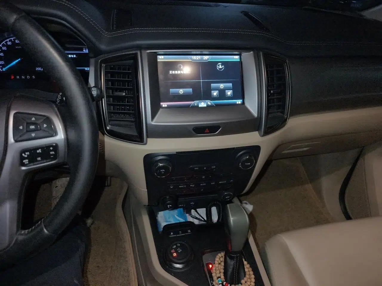 Ford Everest 2016 2.0T Gasoline Automatic 4x4 Luxury Edition — миниатюра 13