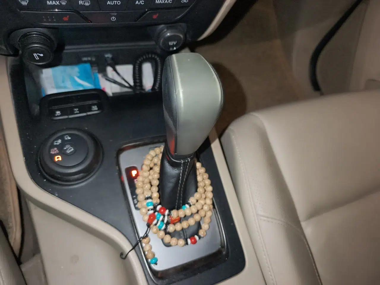Ford Everest 2016 2.0T Gasoline Automatic 4x4 Luxury Edition — миниатюра 14