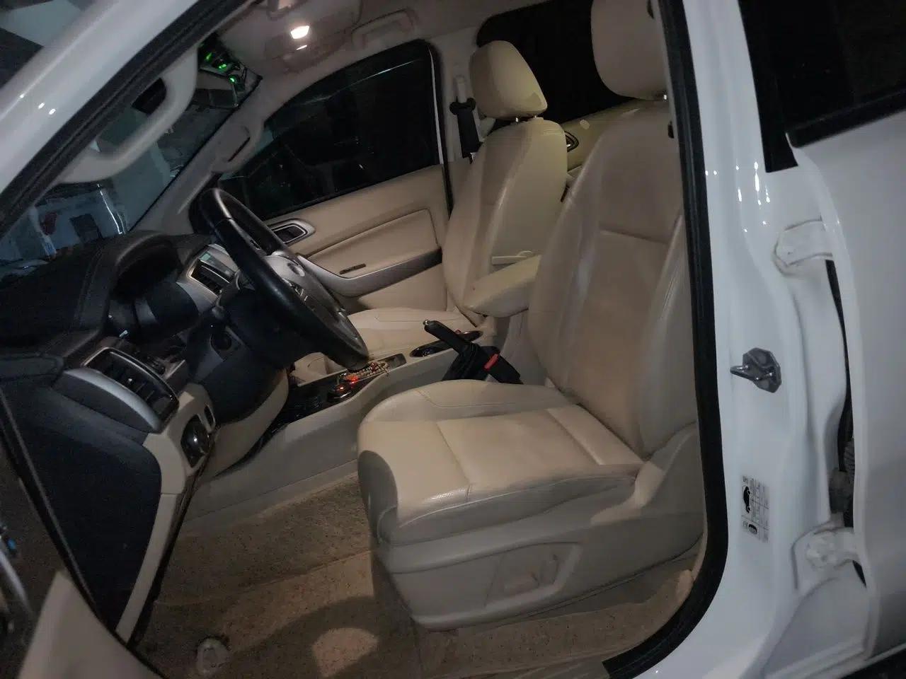 Ford Everest 2016 2.0T Gasoline Automatic 4x4 Luxury Edition — миниатюра 15