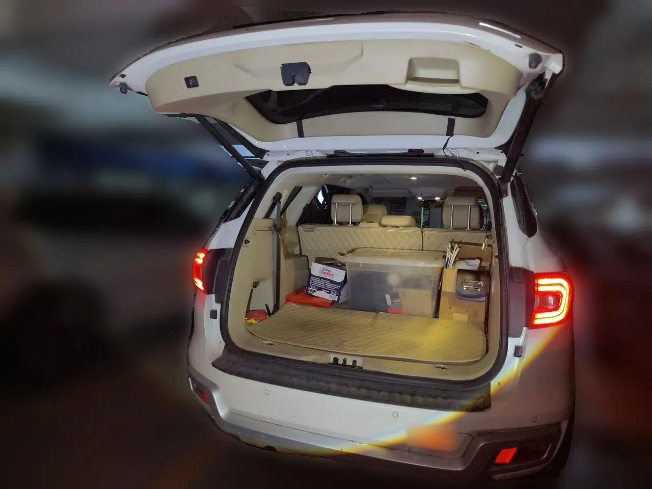 Ford Everest 2016 2.0T Gasoline Automatic 4x4 Luxury Edition — миниатюра 19