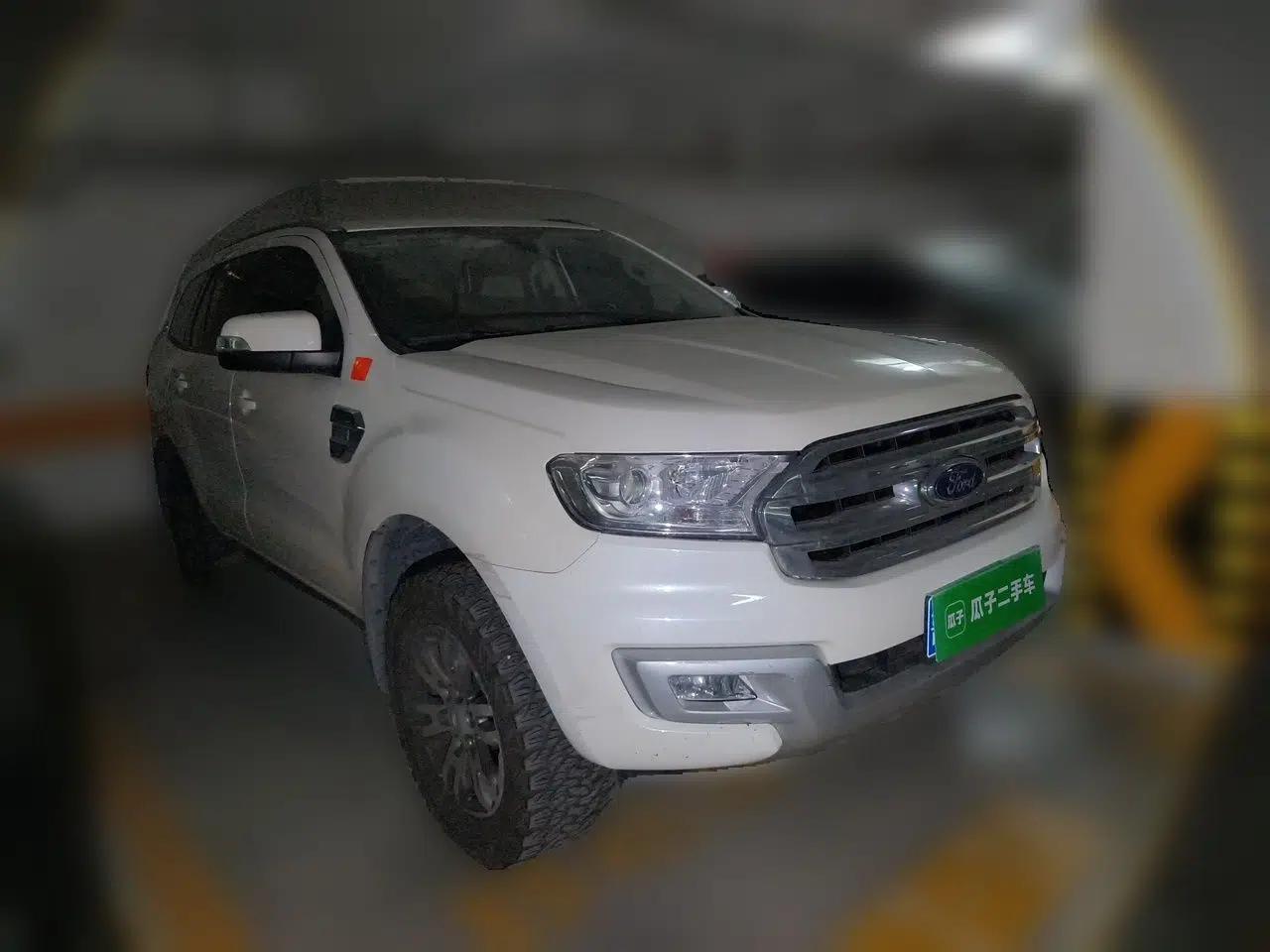 Ford Everest 2016 2.0T Gasoline Automatic 4x4 Luxury Edition — миниатюра 3