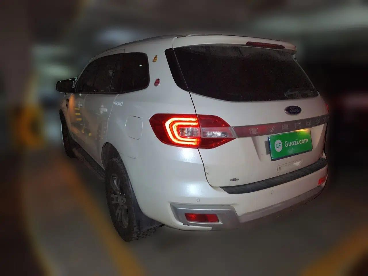 Ford Everest 2016 2.0T Gasoline Automatic 4x4 Luxury Edition — миниатюра 4