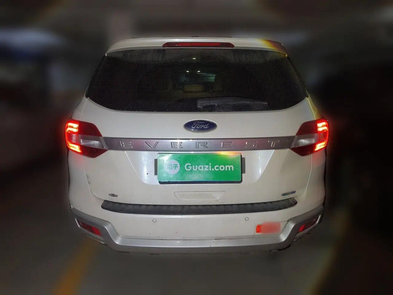 Ford Everest 2016 2.0T Gasoline Automatic 4x4 Luxury Edition — миниатюра 5