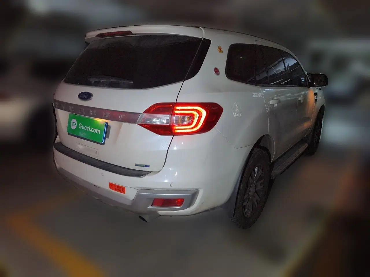 Ford Everest 2016 2.0T Gasoline Automatic 4x4 Luxury Edition — миниатюра 6