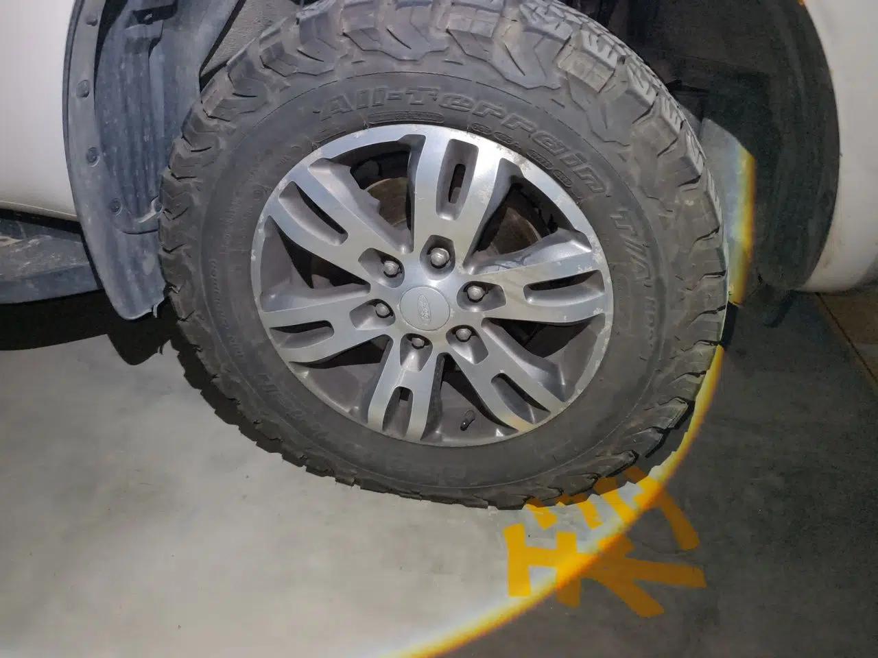 Ford Everest 2016 2.0T Gasoline Automatic 4x4 Luxury Edition — миниатюра 8