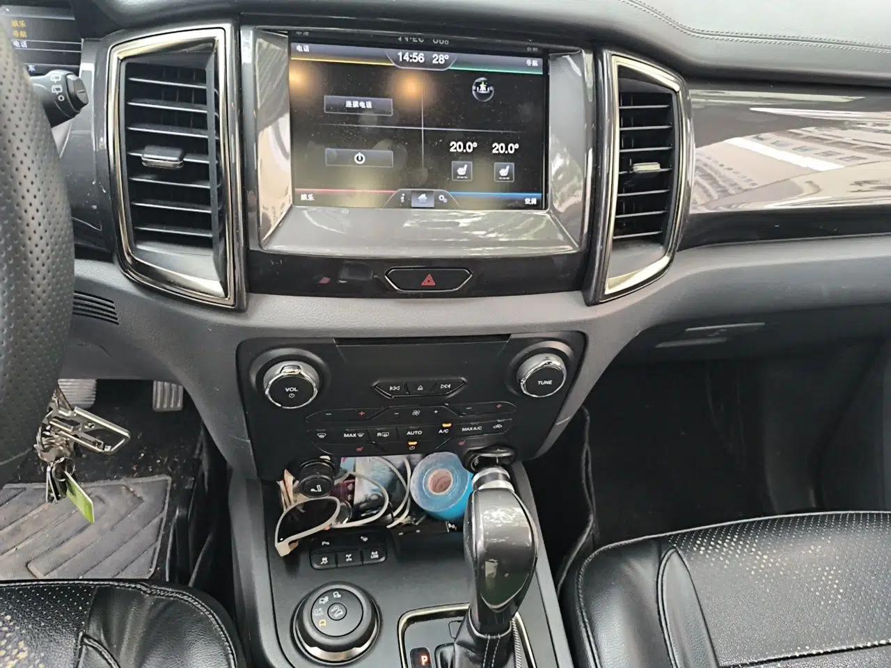 Ford Everest 2016 2.0T Gasoline Automatic 4x4 Flagship Edition — миниатюра 13