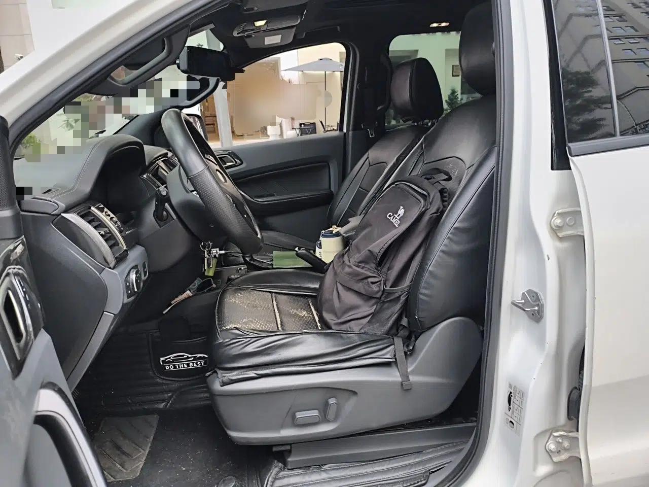 Ford Everest 2016 2.0T Gasoline Automatic 4x4 Flagship Edition — миниатюра 15