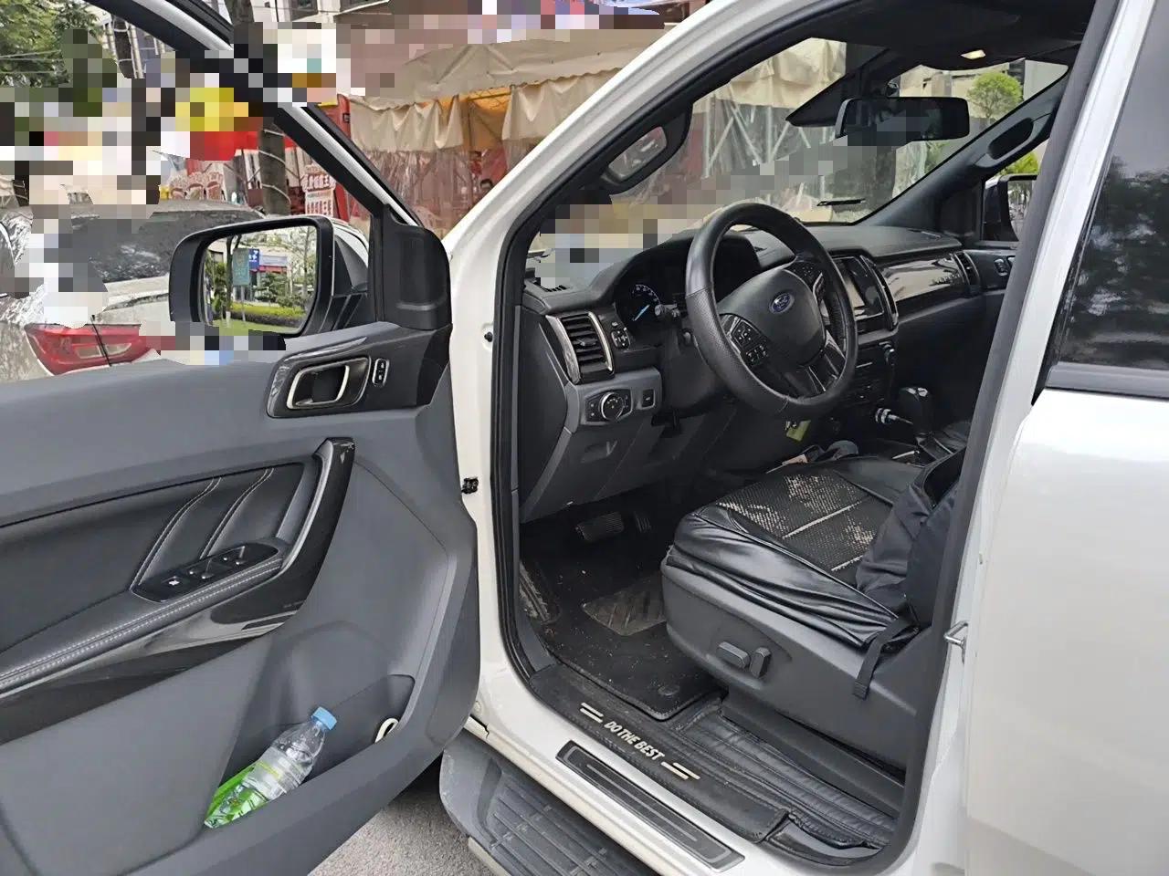 Ford Everest 2016 2.0T Gasoline Automatic 4x4 Flagship Edition — миниатюра 16